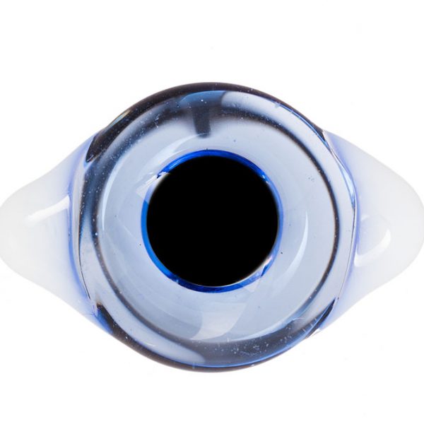 Глаза с белками Голубые